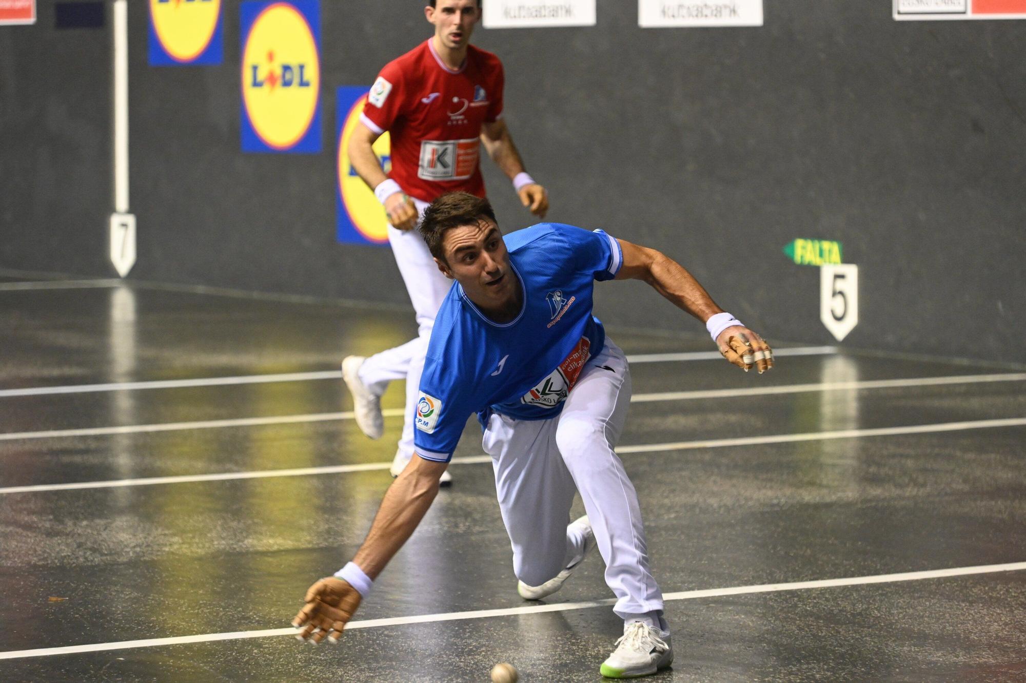 Peio Etxeberria, finalista del Cuatro y Medio por tercera vez consecutiva después de ganar a Altuna III en el Atano III de Donostia.