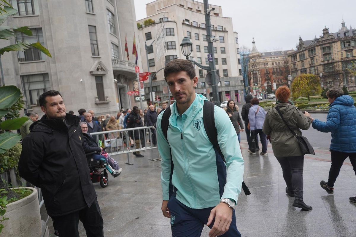 Los jugadores del Athletic llegan al hotel de concentración