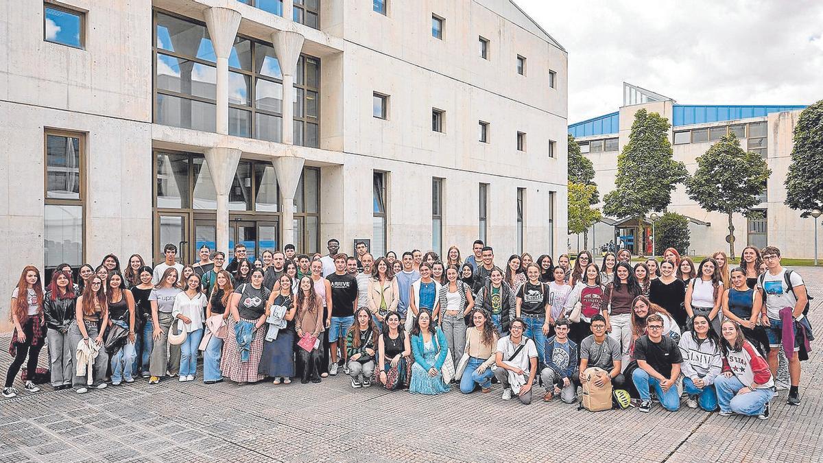 Los estudiantes que participan este año en el programa de mentoría entre iguales.