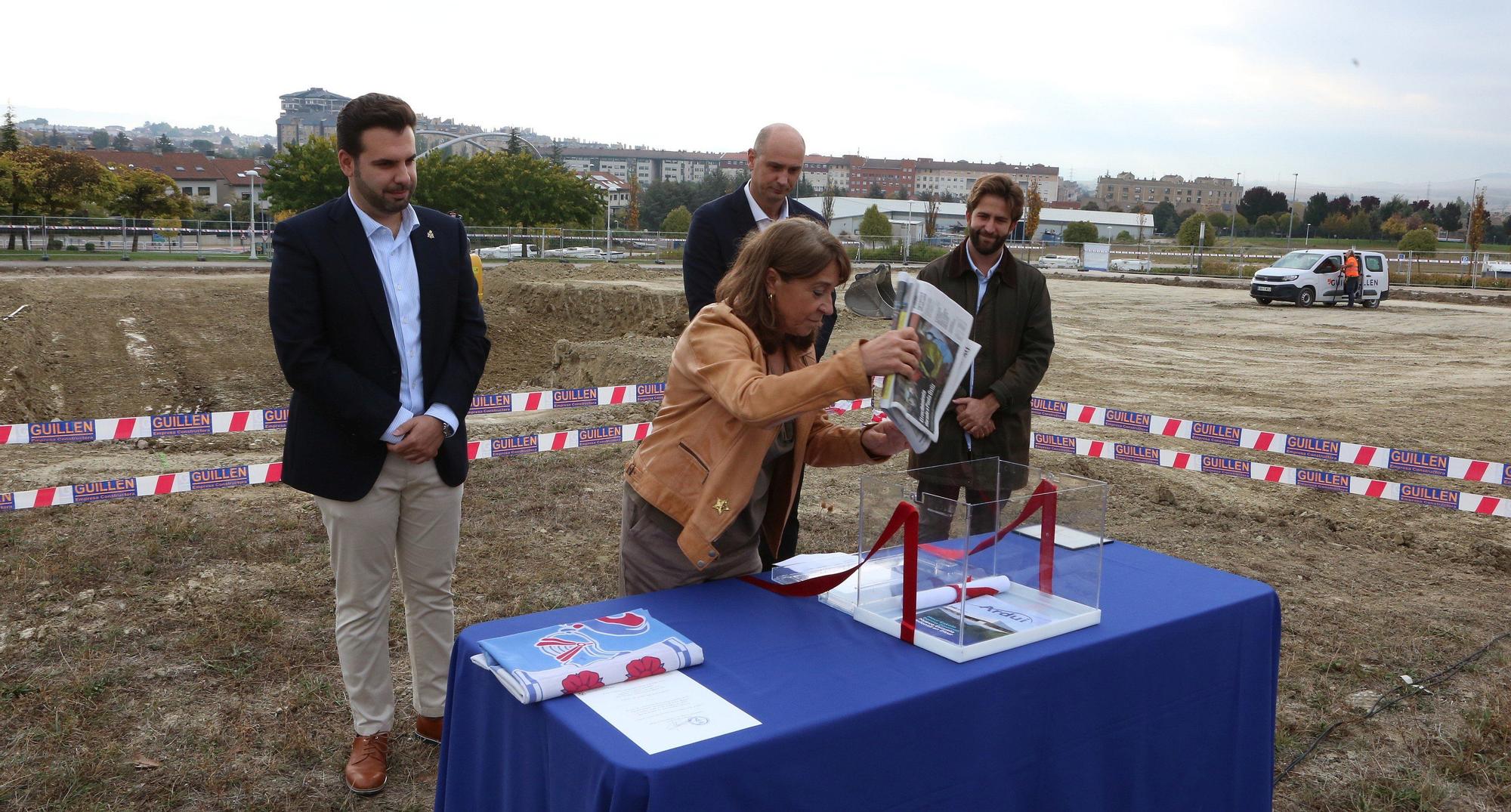 Colocación de la primera piedra de la nueva Escuela Infantil Sarastigorri en Zizur Mayor