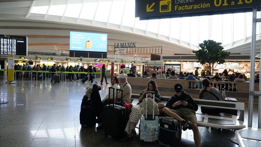 La huelga de 'handling' vuelve a generar retrasos en el aeropuerto de Bilbao