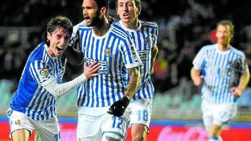 La Real por fin marca territorio