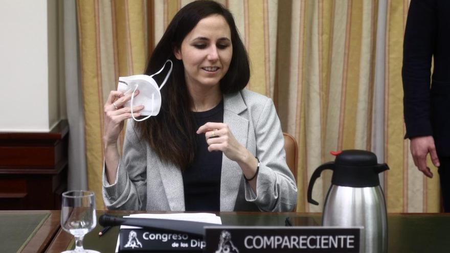 La secretaria de Estado de Agenda 2030, Ione Belarra, se quita la mascarilla para intervenir