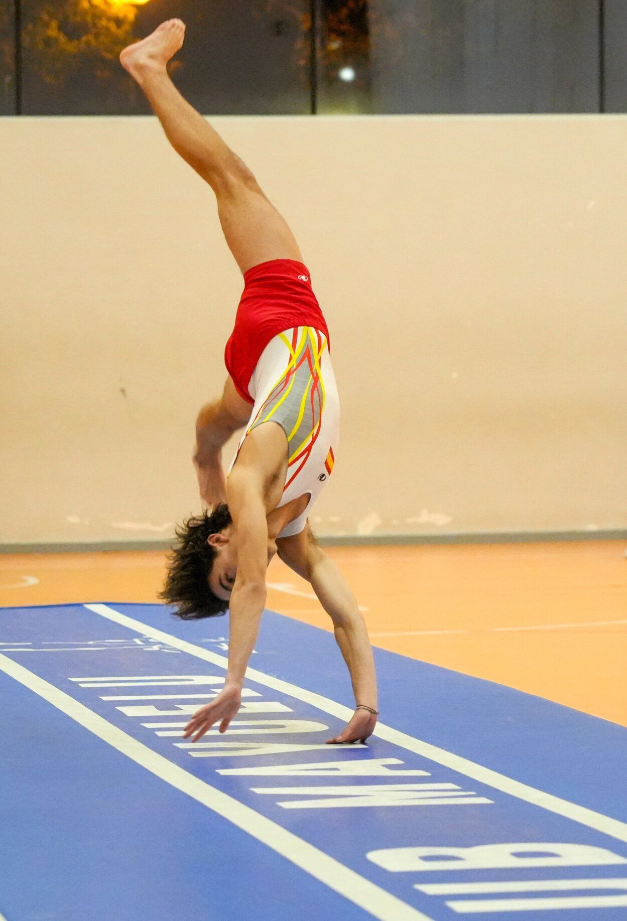 Oier Ponti participará en la modalidad de tumbling, giros y volteretas constantes.