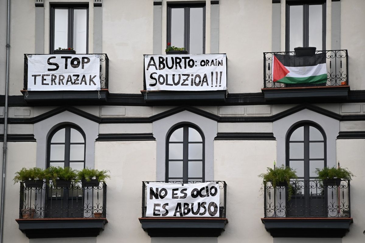 Vecinos de Marzana reivindican su derecho a descansar frente al ruido de terrazas y bares