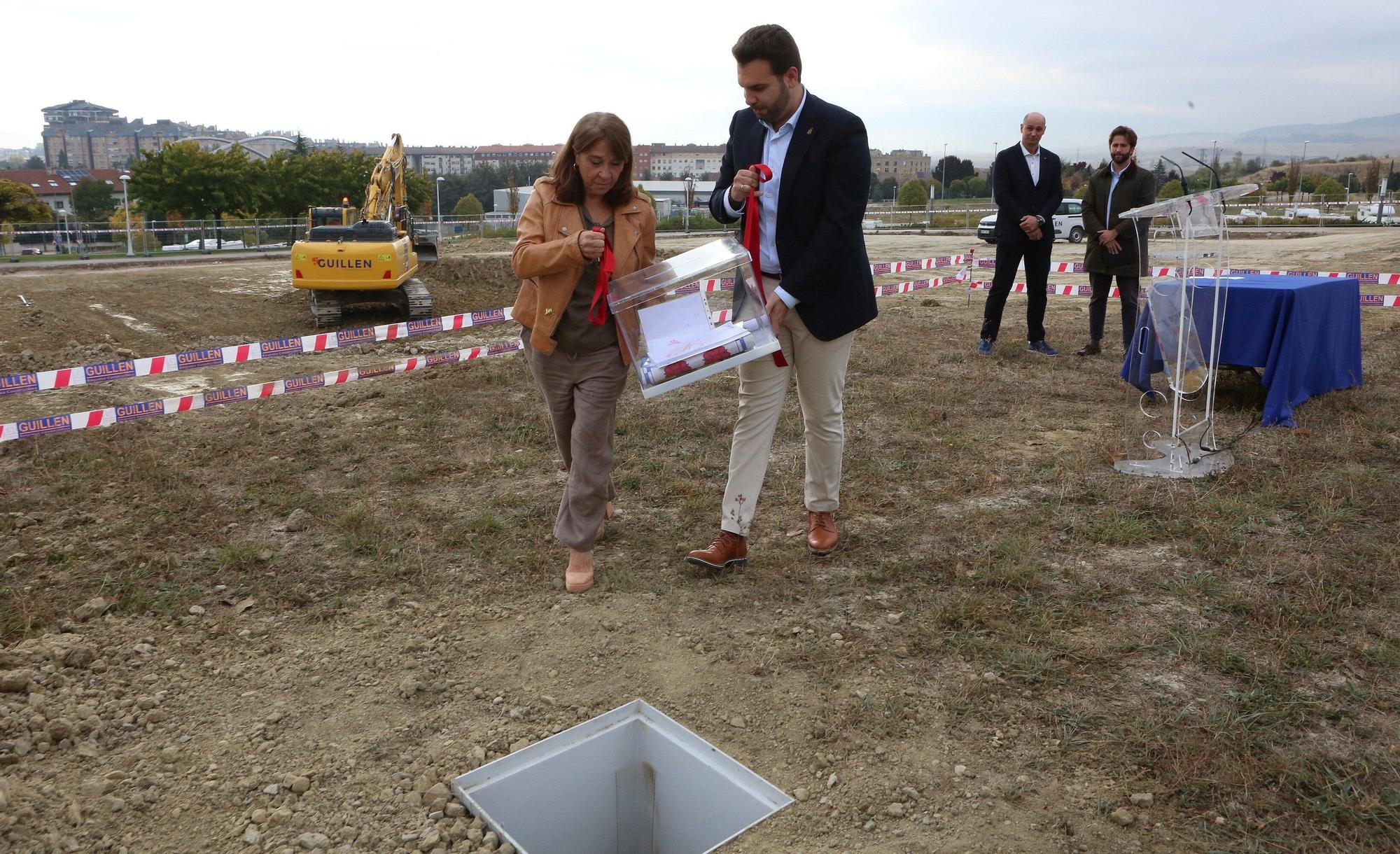 Colocación de la primera piedra de la nueva Escuela Infantil Sarastigorri en Zizur Mayor