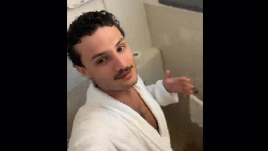 Alquila un apartamento en Italia, no encuentra la ducha y se topa con una gran sorpresa