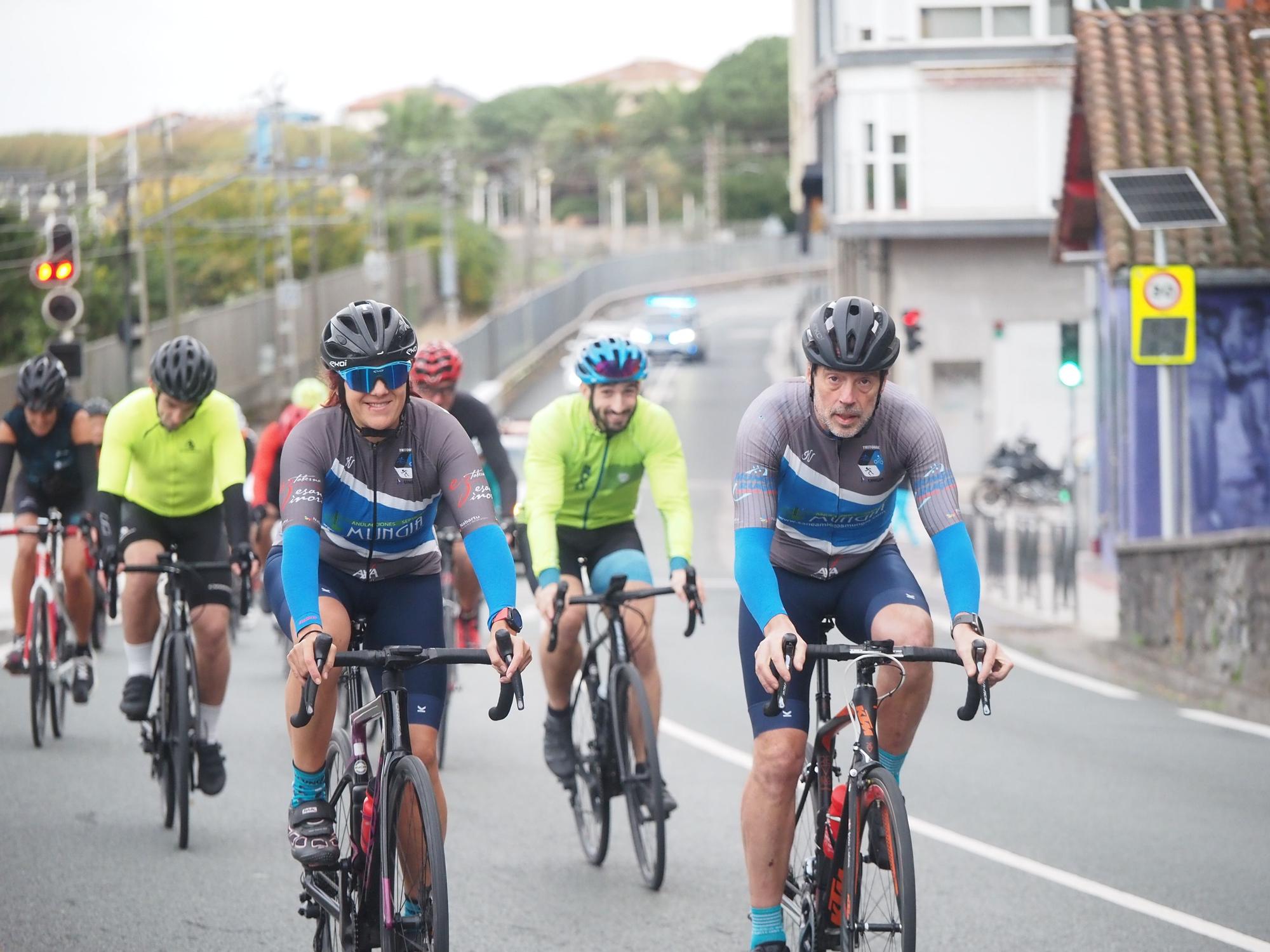 Fiesta ciclista en Deba