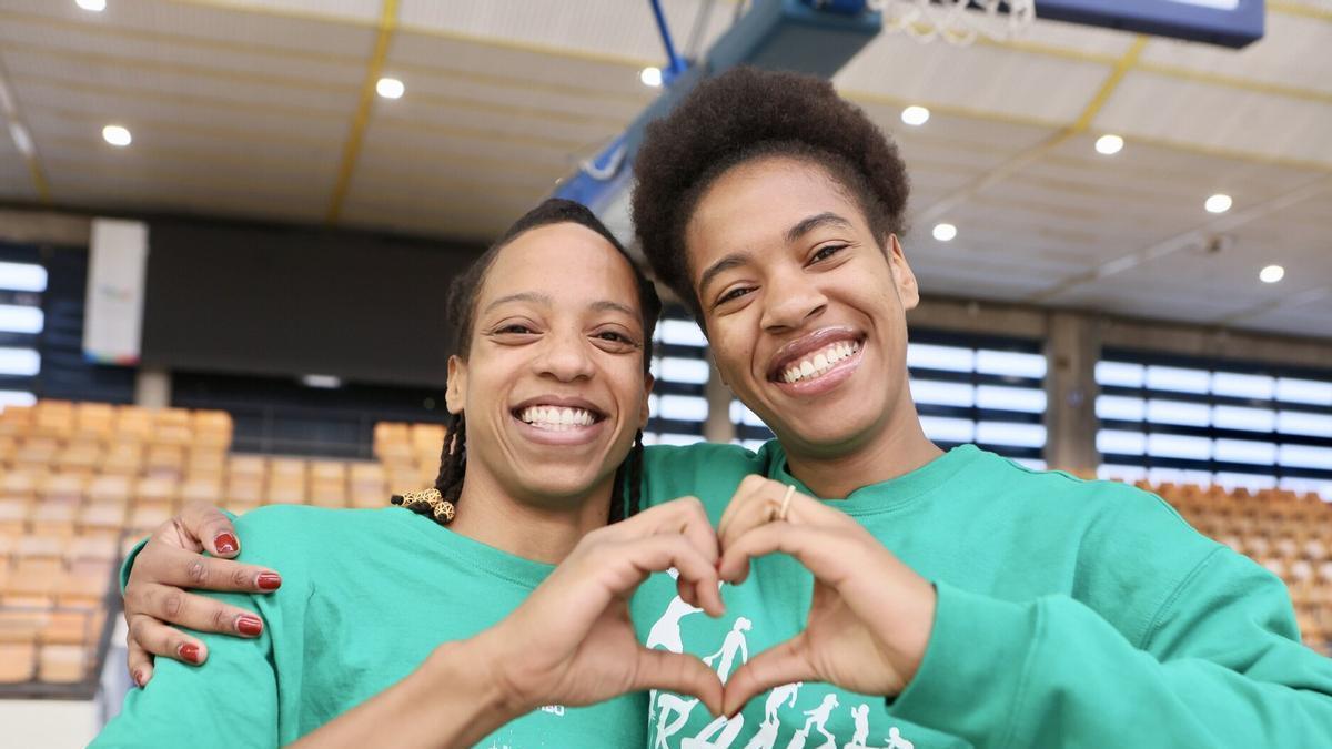 Lawrence y Jourdain, sonrientes durante su presentación