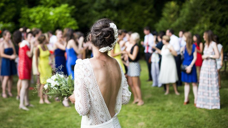 Una novia estalla tras su boda porque muchos invit