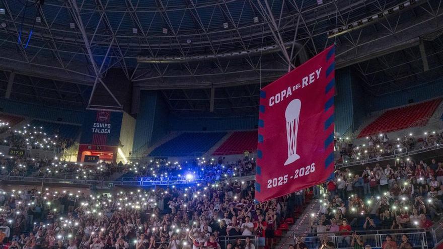 La séptima Copa del Baskonia asciende al techo del Buesa Arena