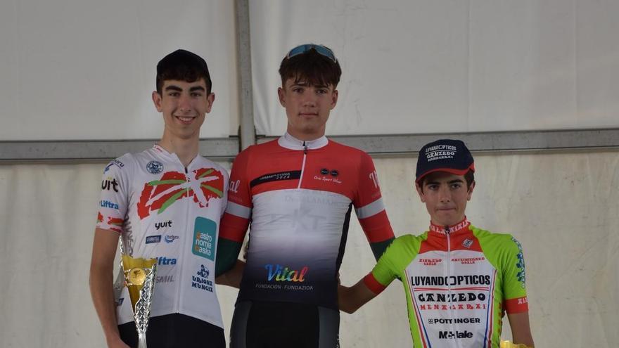 Eneko Ruedas se lleva la Vuelta a Álava cadete