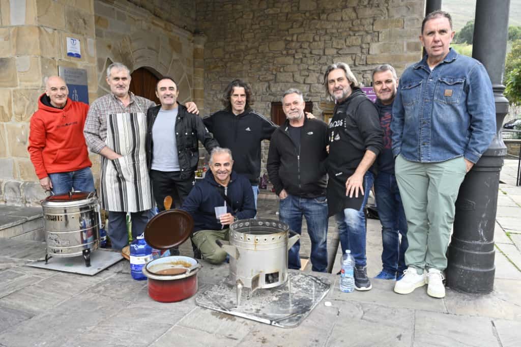Las putxeras humean en Balmaseda en homenaje al tren de La Robla