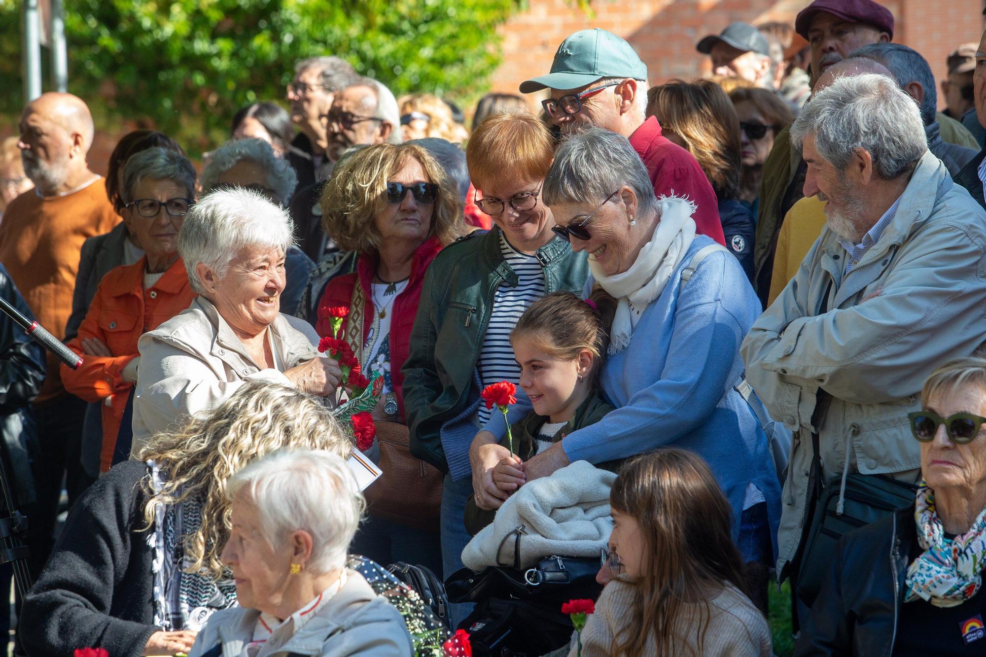 Inauguración del monumento en homenaje a las víctimas de la represión franquista en la Rochapea