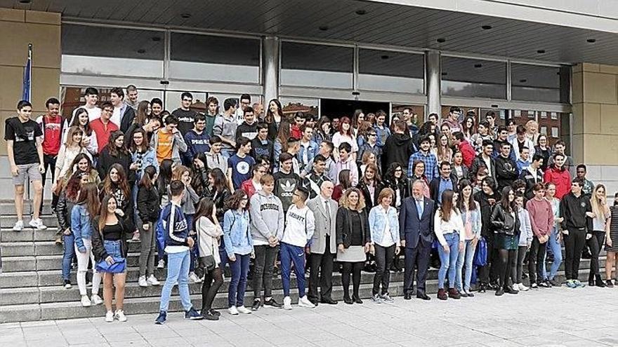 Los 100 primeros estudiantes en pisar Lakua