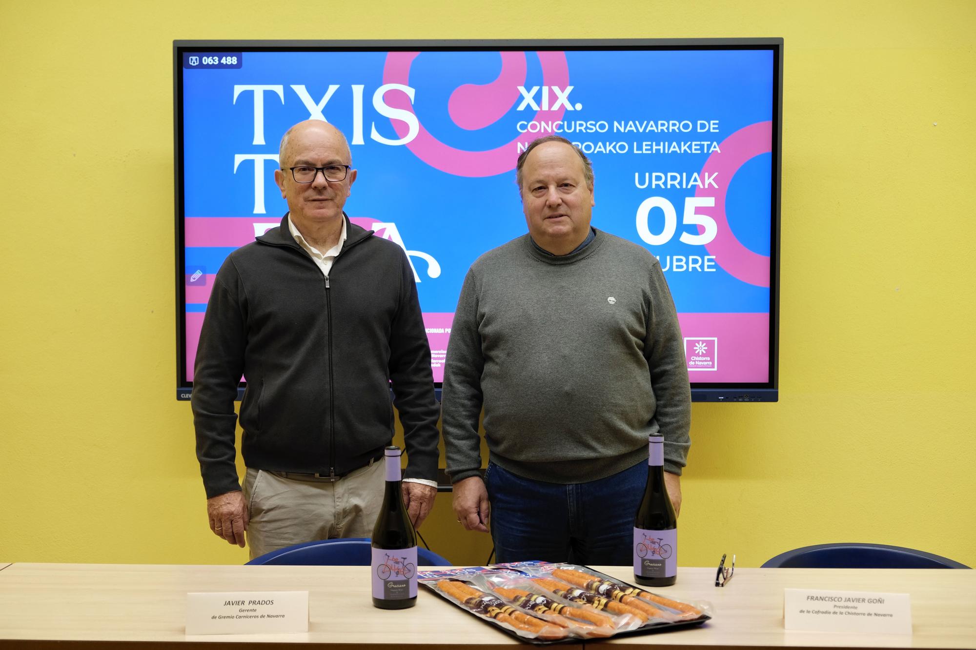 Javier Prados, gerente del Gremio de Carniceros de Navarra, junto a Francisco Javier Goñi, presidente de la nueva Cofradía de la Chistorra.