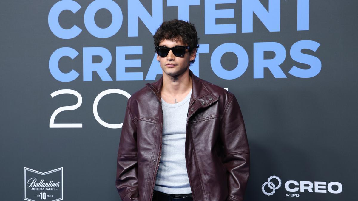 Lucas Bojanich posando en los premios de &quot;inluencers&quot;