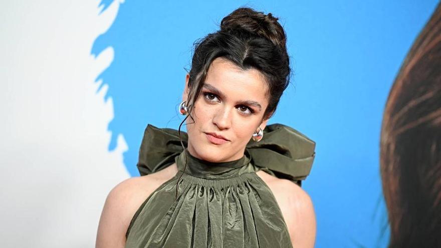 La navarra Amaia Romero emociona en la premier de 'Amarga Navidad' interpretando 'Las simples cosas'