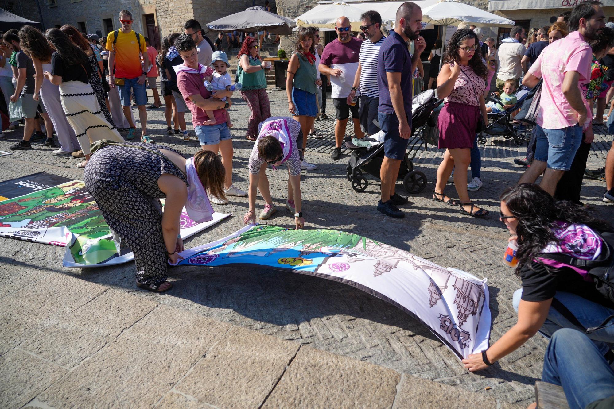 En imágenes: Las pancartas de blusas y neskas estrenan concurso en El Machete
