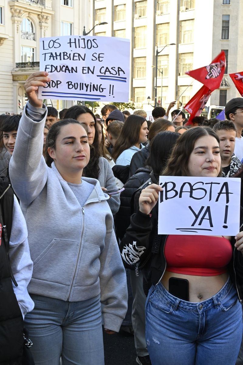 Estudiantes salen a la calle en Bilbao contra el 'bullying'