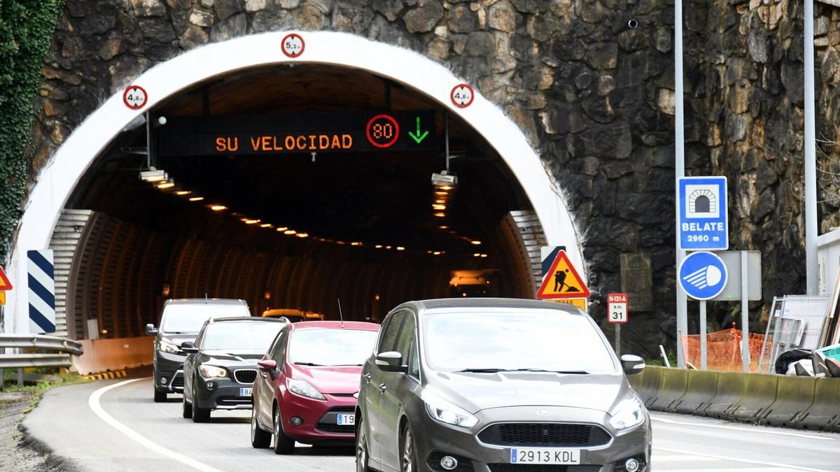 Vehículos circulan por el túnel de Belate en una imagen anterior.