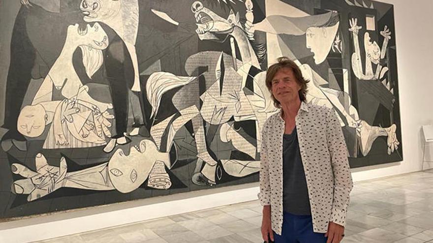 Mick Jagger, fotografiado frente al &#039;Guernica&#039;.