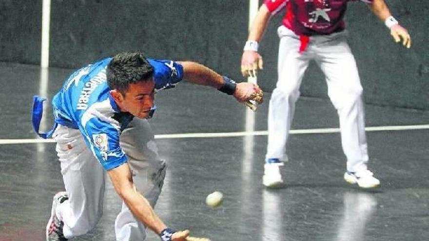 Urrutikoetxea sucumbe ante Aimar Olaizola, que se mide a Irujo por la txapela