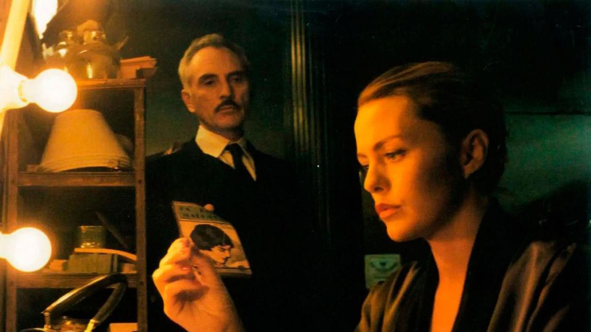 Terence Stamp y Patsi Kensit protagonizaro &#039;Beltenebros&#039;, de Pilar Miró. Antonio Santamarina ha escrito un estudio crítico que la analiza.