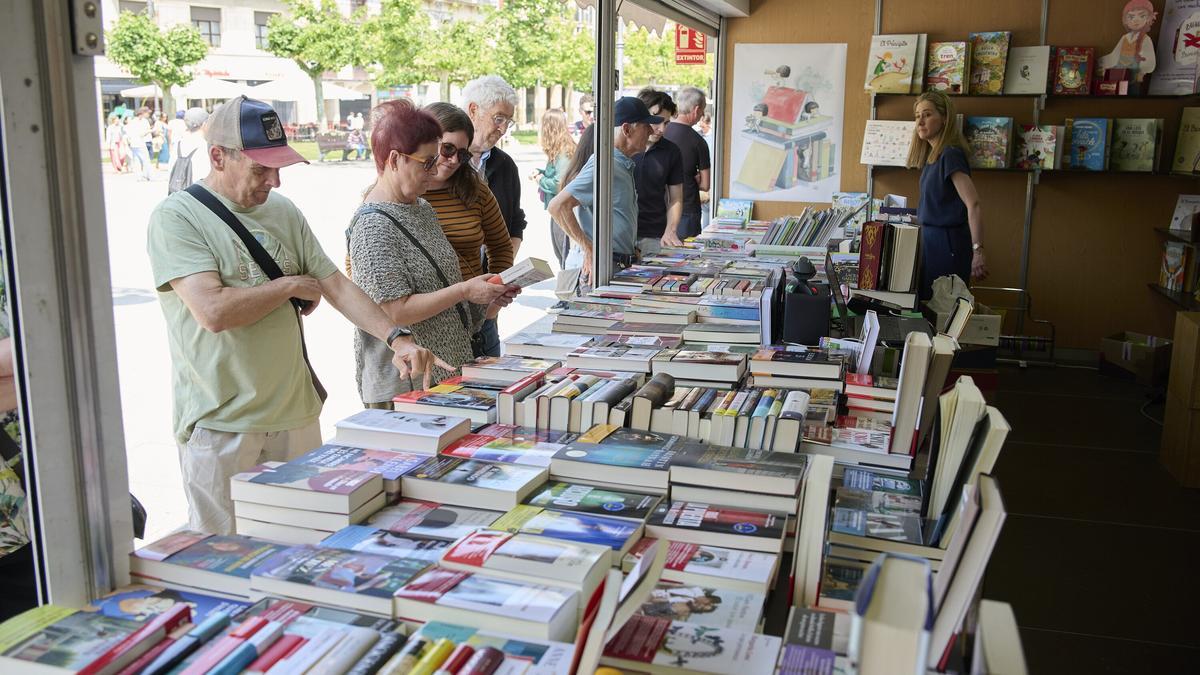 Imagen de archivo de la feria del libro en la Plaza del Castillo