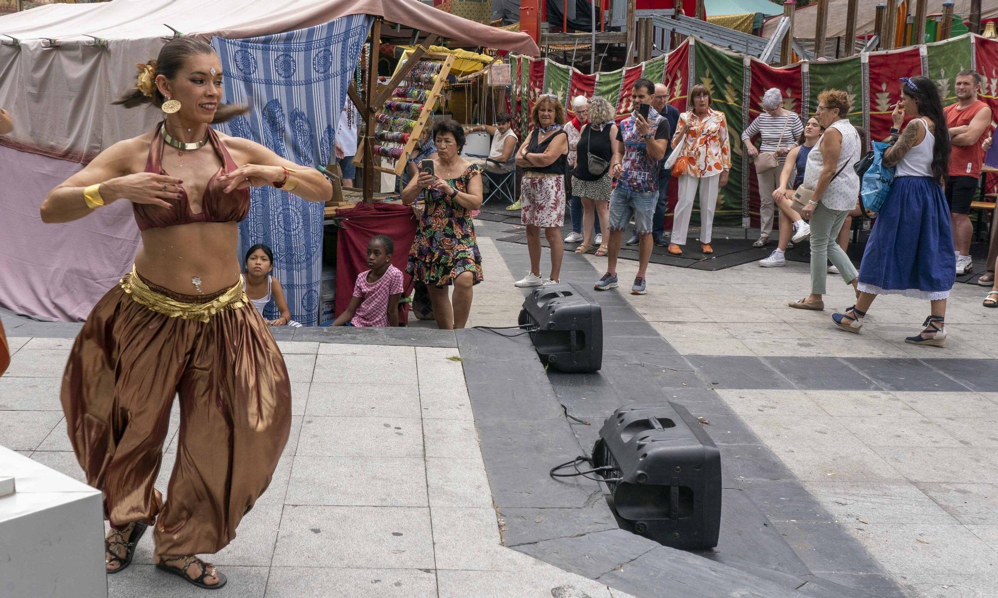 En imágenes: El zoco árabe en la plaza Juan de Ayala