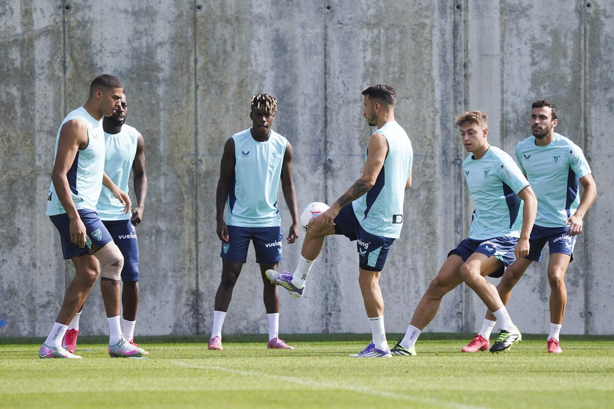 En imágenes: el Athletic entrena con Paredes y sin Adu Ares