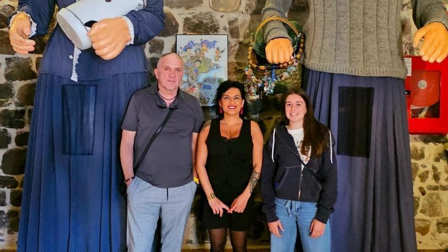 Bermeo reúne a una treintena de gigantes para celebrar el 20 aniversario de su comparsa