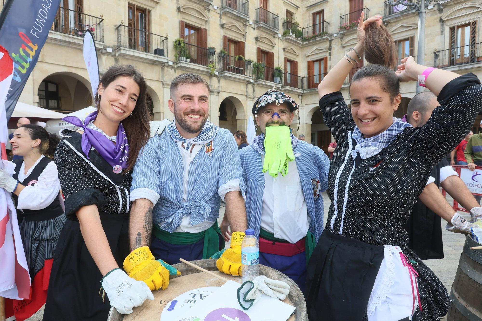 En imágenes: Basatiak gana de nuevo la Carrera de Barricas