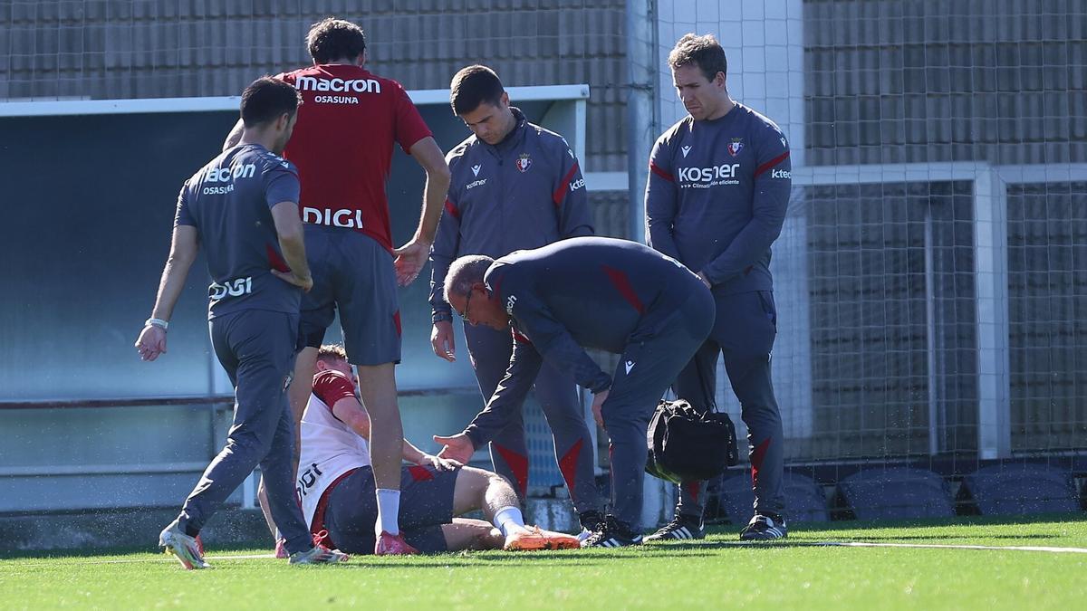 Víctor es atendido en presencia de Alessio Lisci.