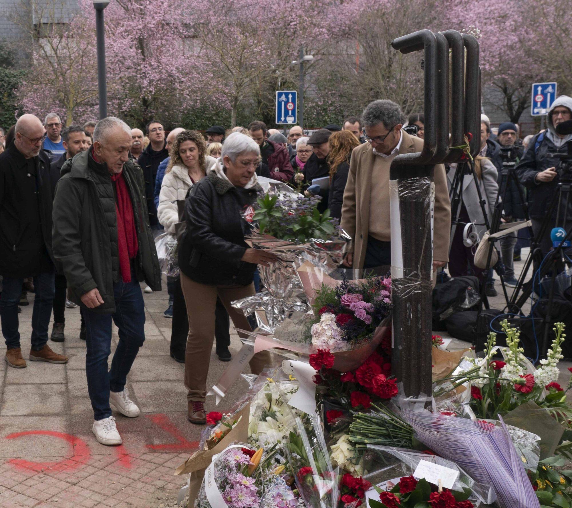 Ofrenda floral en recuerdo a las víctimas del 3 de marzo