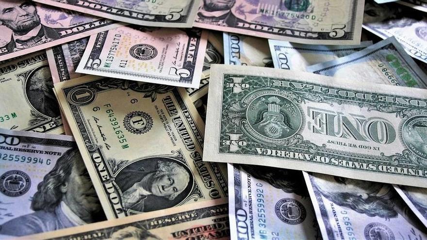 Ordena su despacho por primera vez en nueve meses y se hace rico