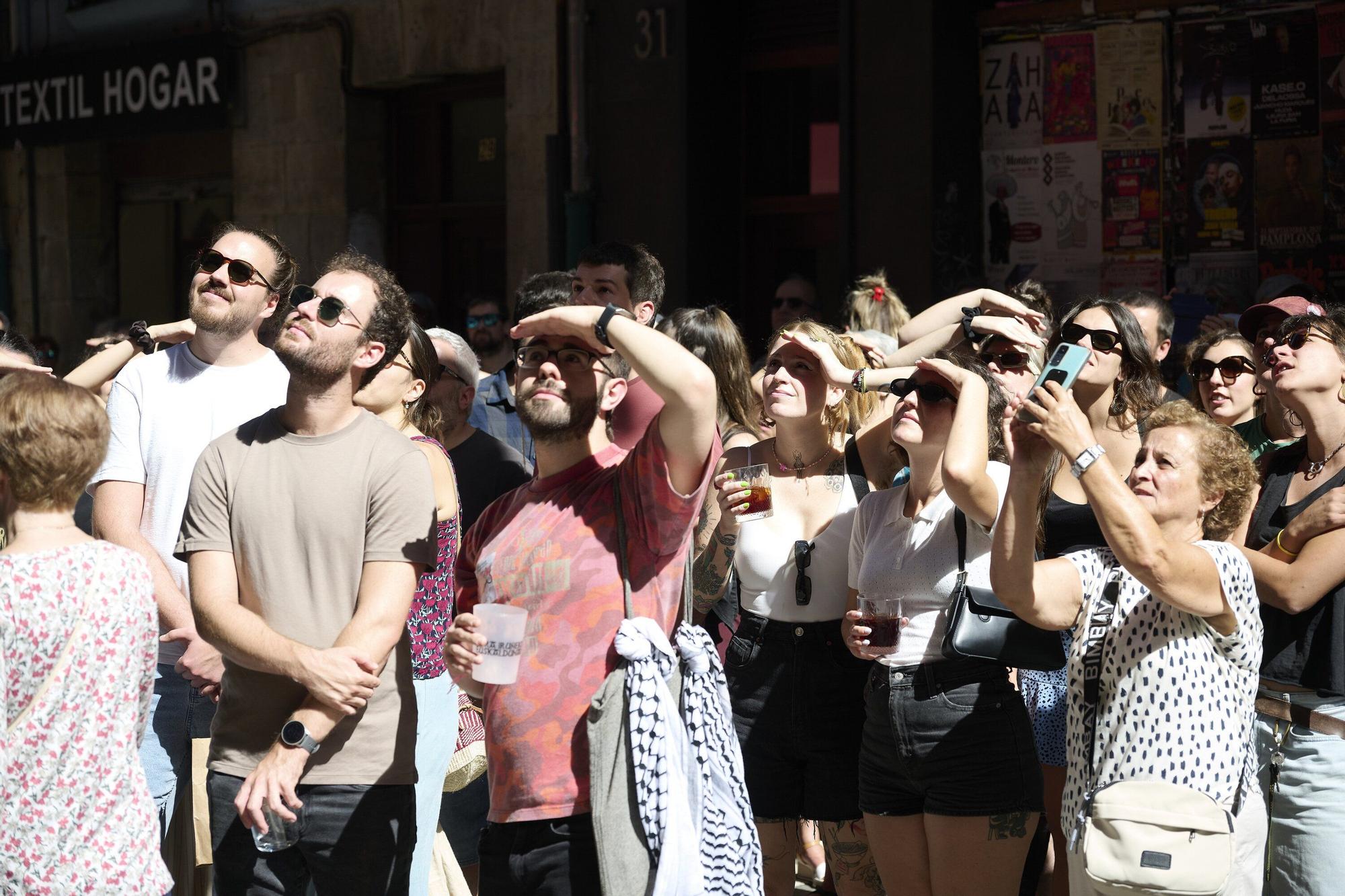Fotos de la inauguración del bar Laba Elkartea en la Plaza del Castillo