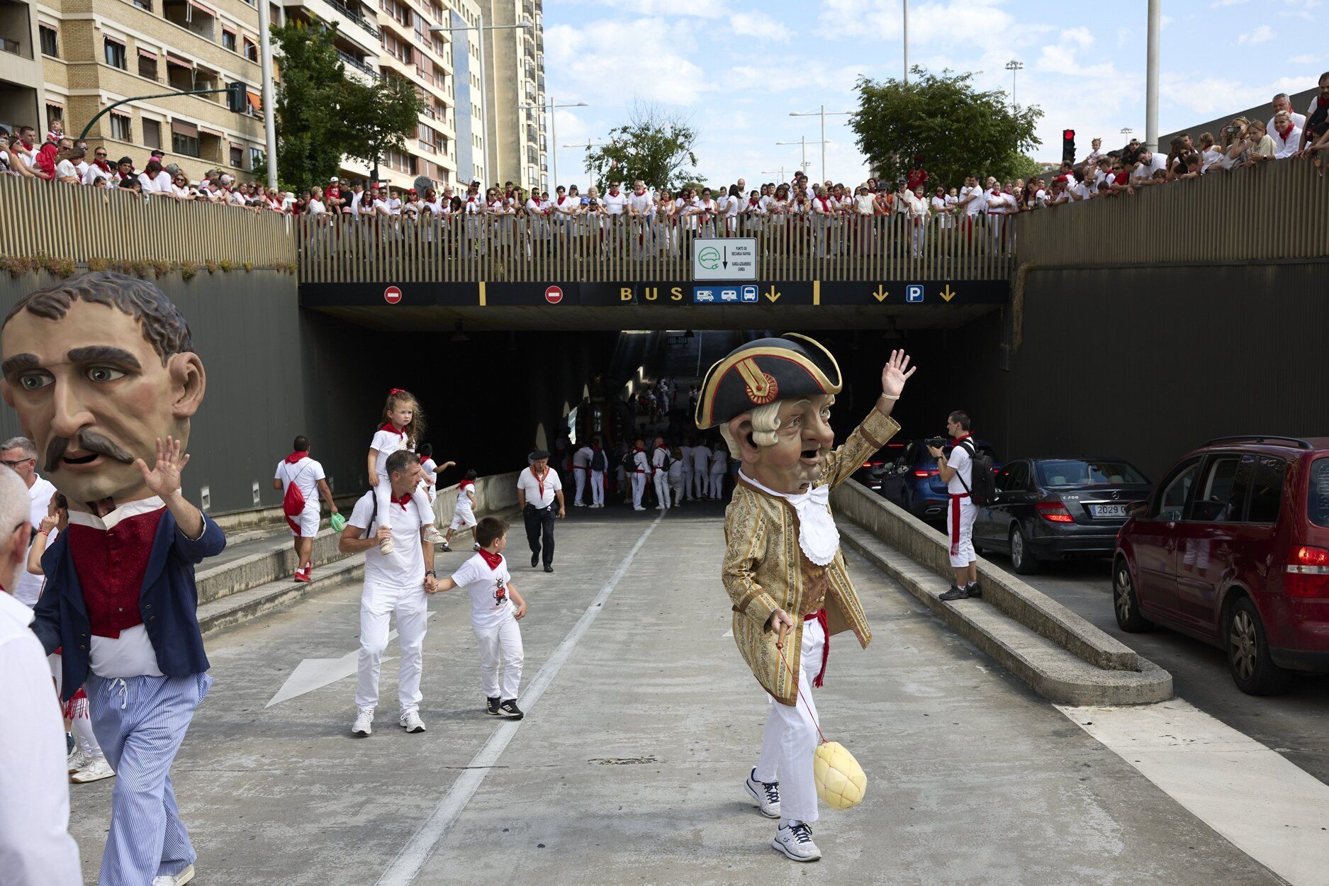 Imágenes de la primera salida de la Comparsa de Gigantes estos Sanfermines