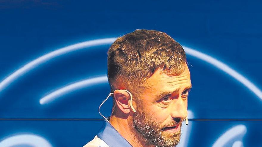 “Eszenatokian kalean bizi ez dudan bizitza izaten ausartzen naiz”