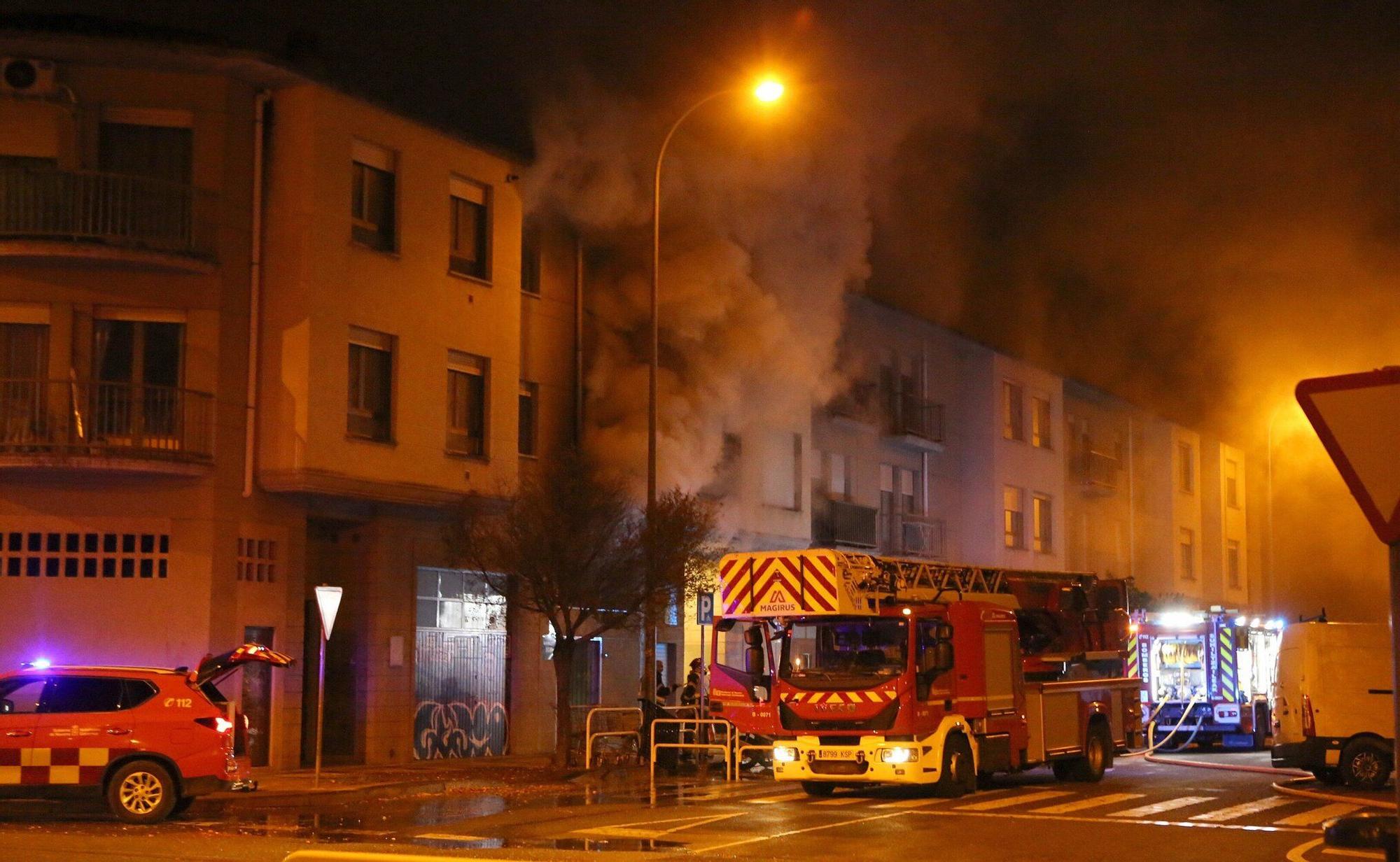 Fotos del incendio de un bazar en la Rochapea