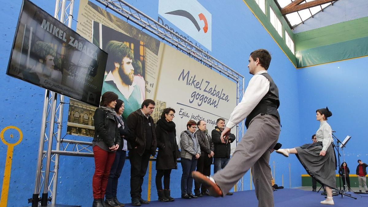 Homenaje a la memoria de Mikel Zabalza que se celebró en San Sebastián con motivo del 30 aniversario.