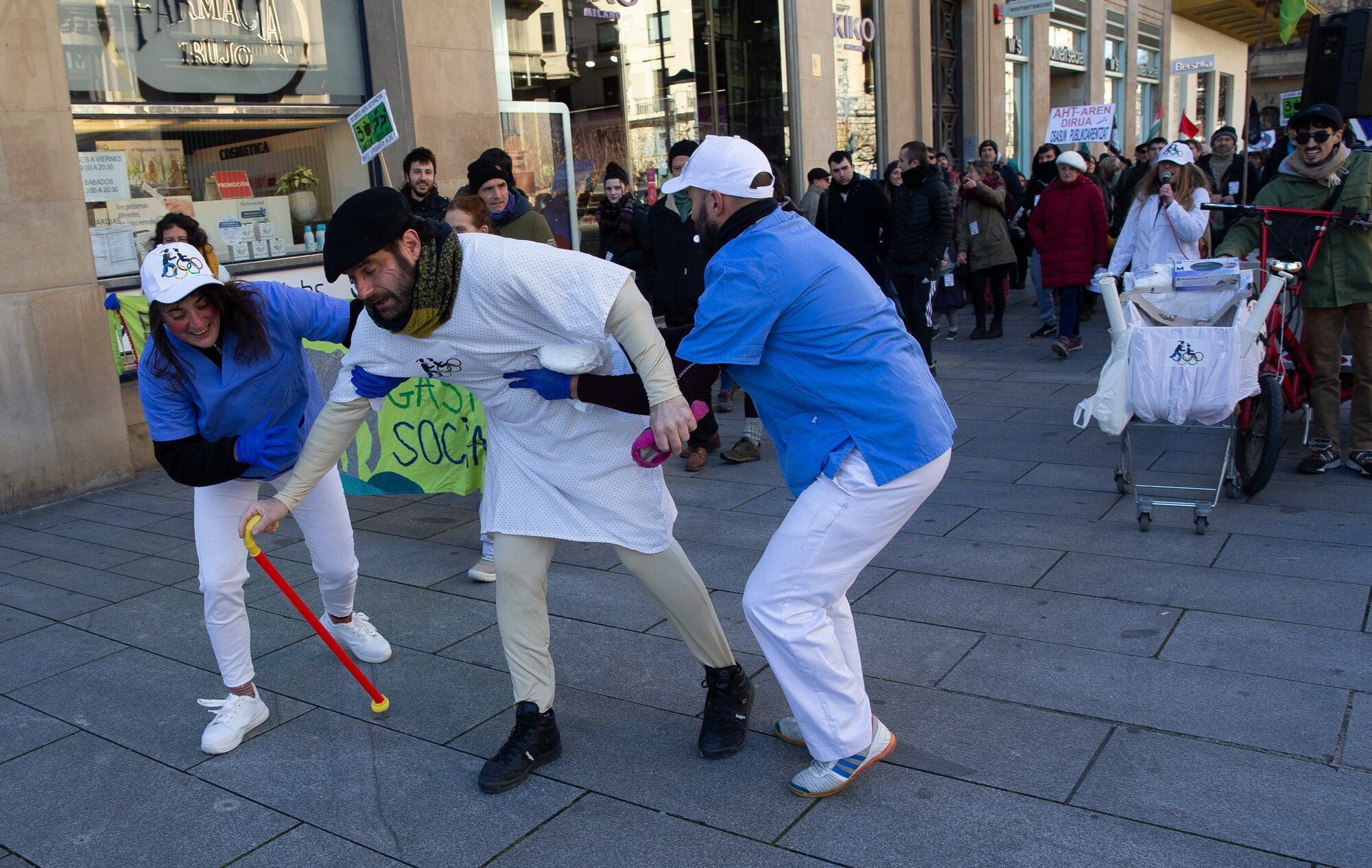 Manifestación en Pamplona contra el TAV y por un tren social