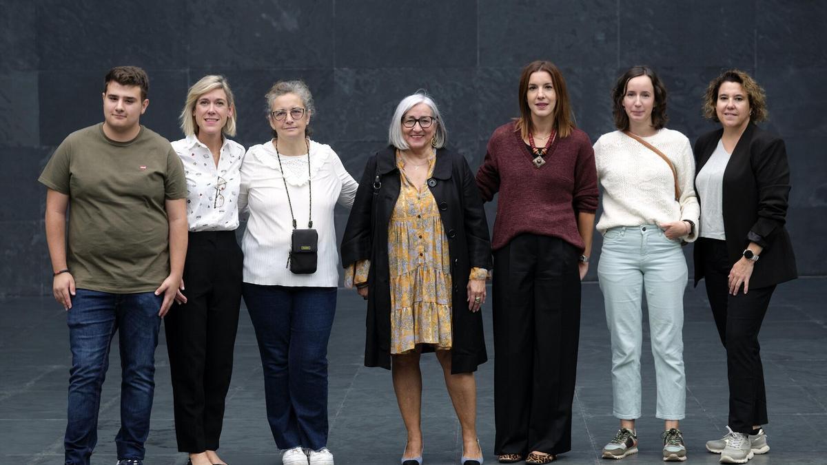Representantes de Eunate, en el acto del Parlamento.
