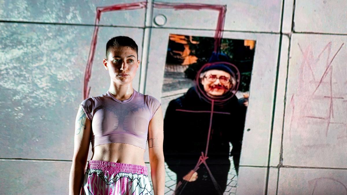 La artista Urania Ducajú