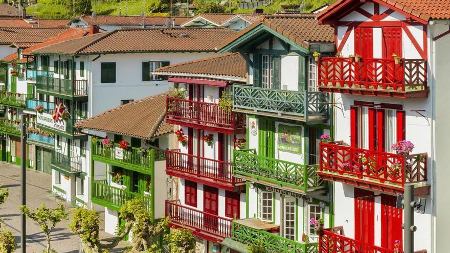 El pueblo medieval a hora y media de Vitoria con “las mejores playas de la península”, según la revista ‘Viajar’