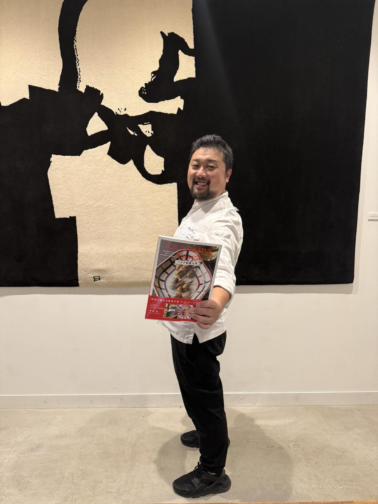 El chef Akira Nakatake y su libro de Gastronomía Vasca