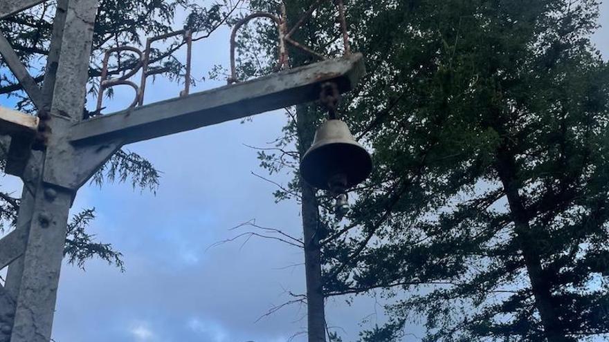 Sabotean dos veces en pocos días la campana del monte Beloki de Zumarraga
