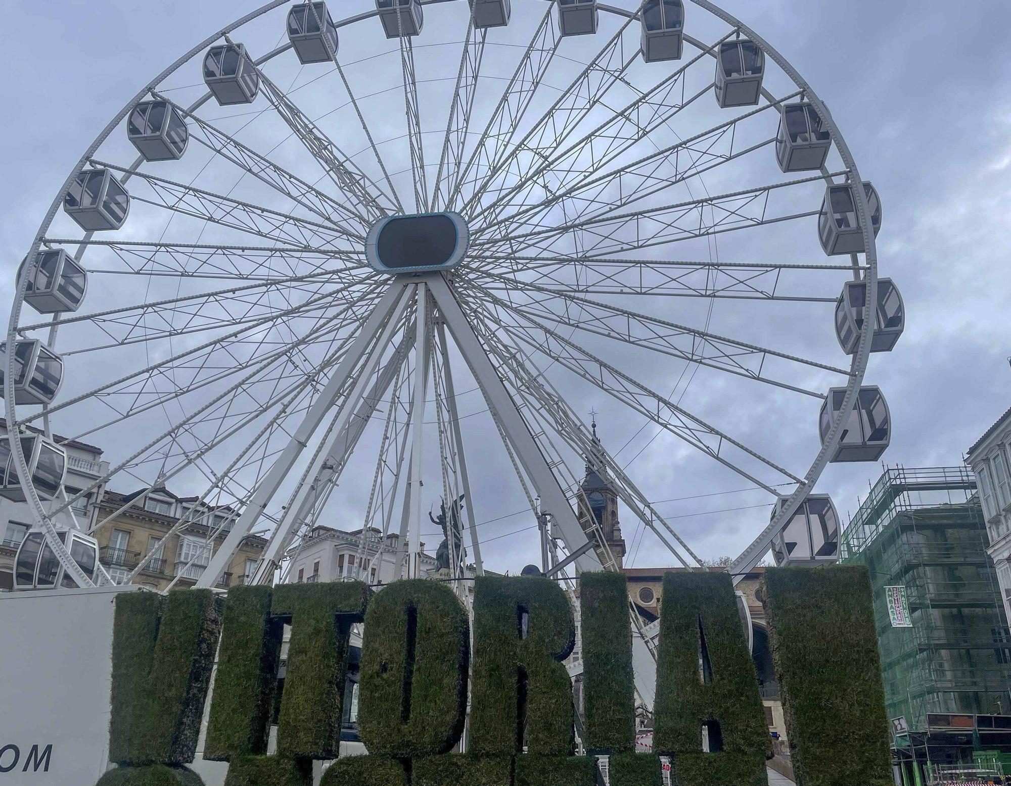 Una noria gigante en la plza de la Virgen Blanca es el principal reclamos navideño de este año en Vitoria