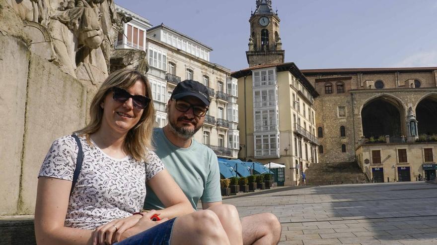 La singularidad del Casco Viejo y la gastronomía local, los principales reclamos de los turistas en Vitoria