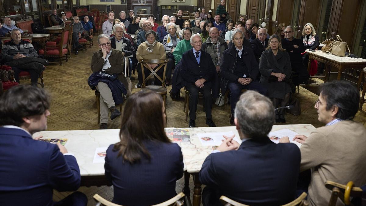 Público asistente de la presentación en el Nuevo Casino Pamplona